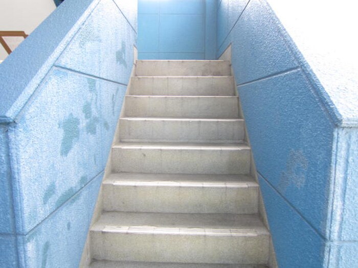 物件外観写真5　(エントランス部分)