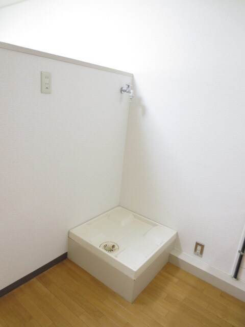 物件内観写真12　(洗濯機置場)