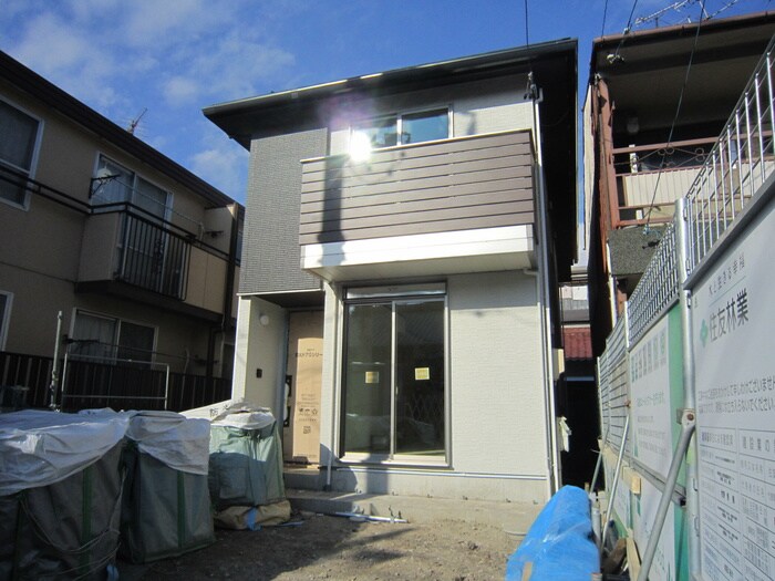 物件外観写真1　(建築中)