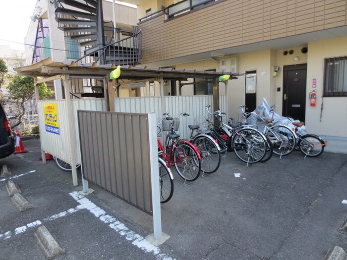 物件外観写真4　(駐輪場)