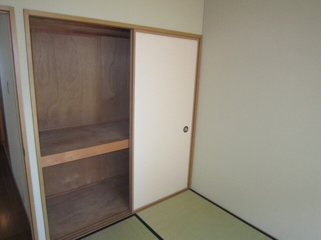 物件内観写真12　(収納)
