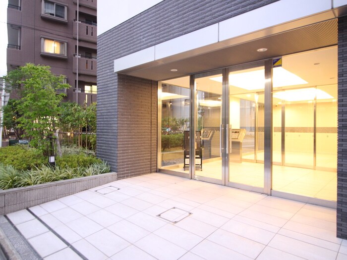 物件外観写真2　(エントランス部分)