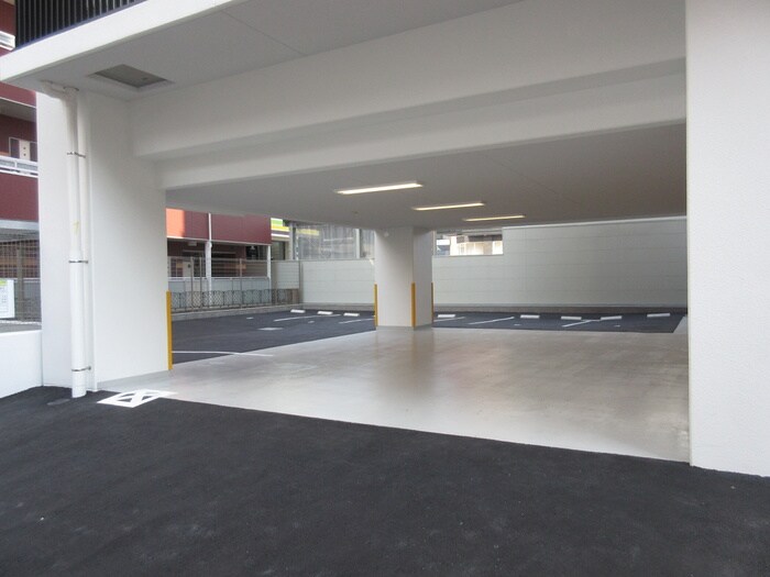 物件外観写真3　(駐車場)