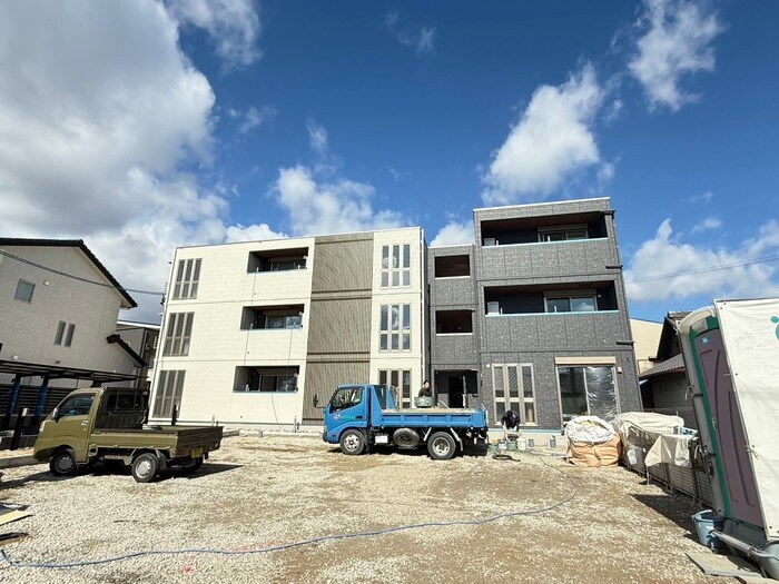 物件外観写真6　(駐車場)