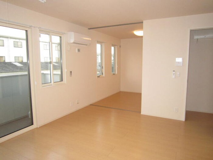 物件内観写真4　(居室)