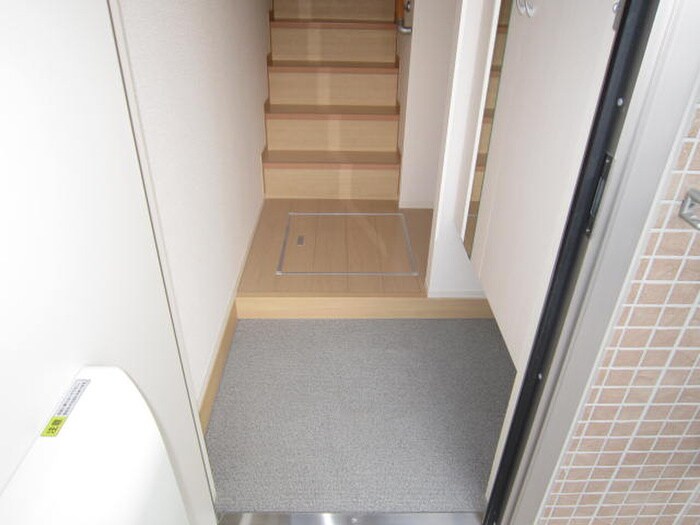 物件内観写真13　(玄関)