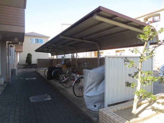 物件外観写真3　(駐輪場)