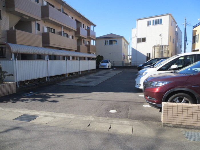 物件外観写真6　(駐車場)