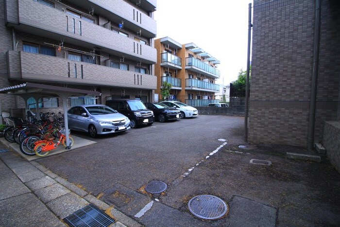 物件外観写真4　(駐車場)