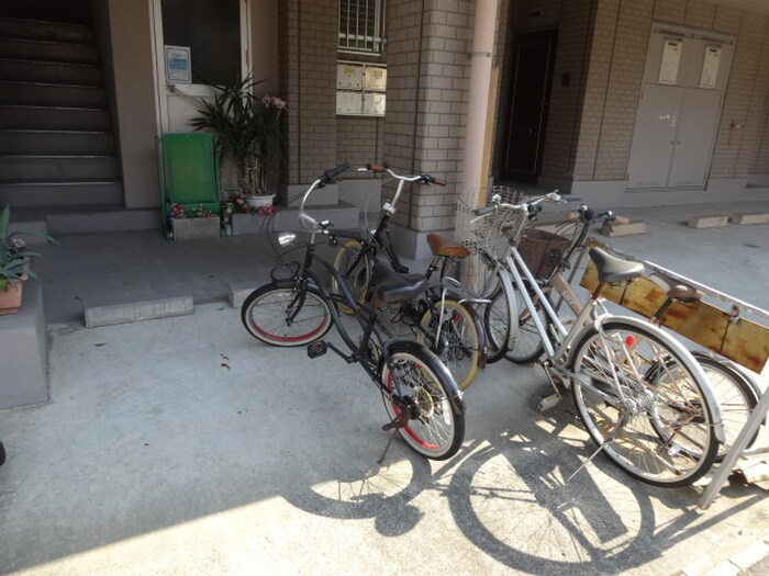 物件外観写真3　(駐輪場)