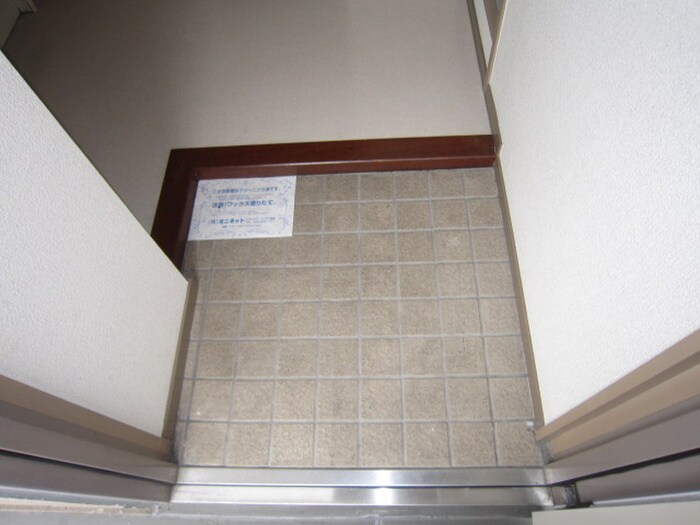 物件内観写真12　(玄関)