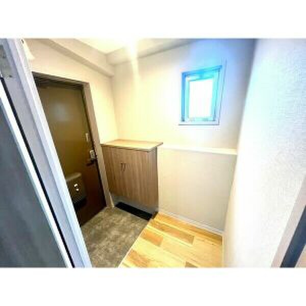 物件内観写真7　(玄関)