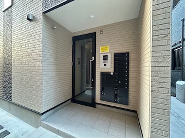 物件外観写真2　(エントランス部分)