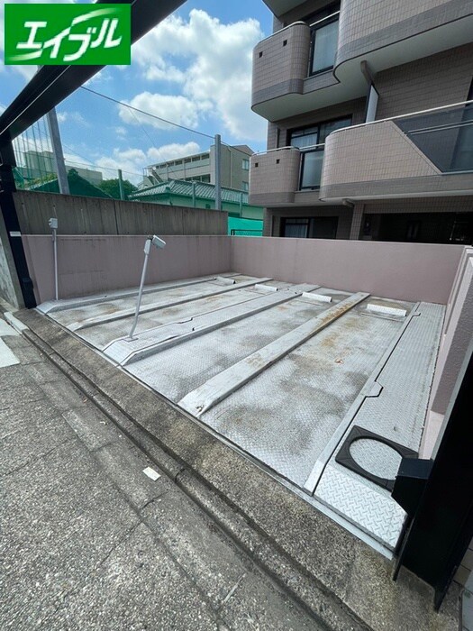 物件外観写真6　(駐車場)