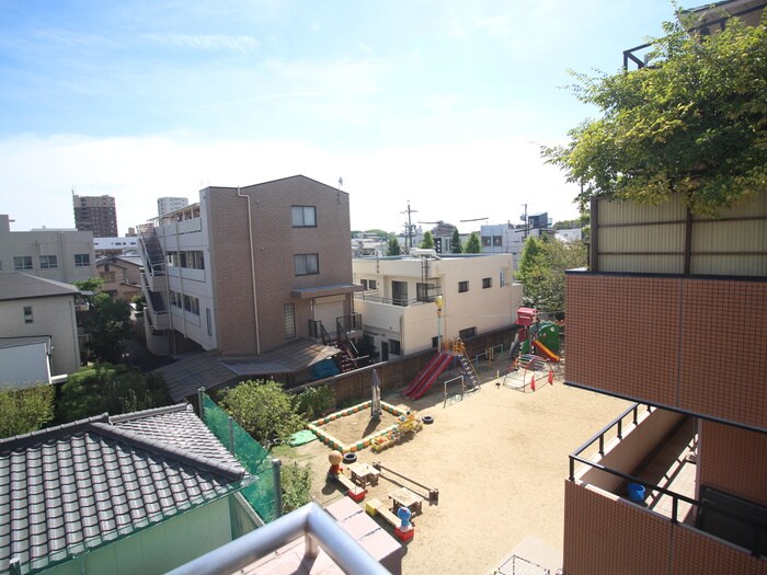 物件内観写真20　(室内からの展望)