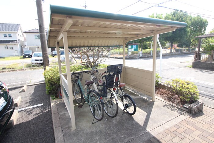 物件外観写真5　(駐輪場)