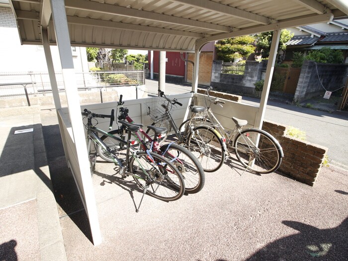 物件外観写真3　(駐輪場)