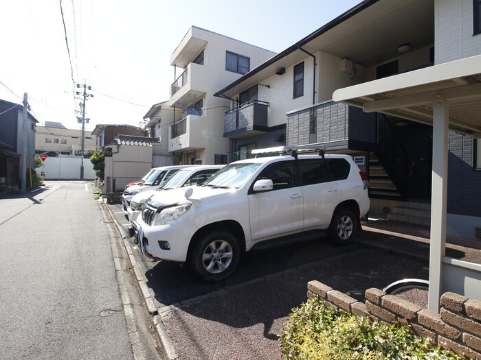 物件外観写真4　(駐車場)