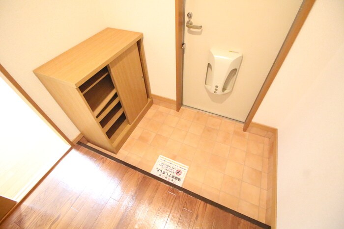 物件内観写真4　(玄関)