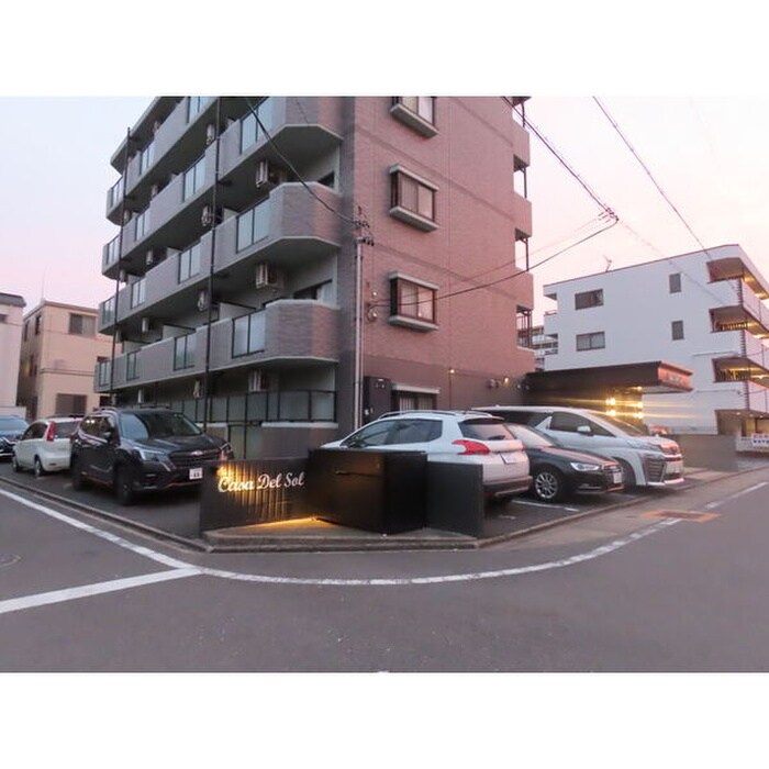 物件外観写真2　(駐車場)