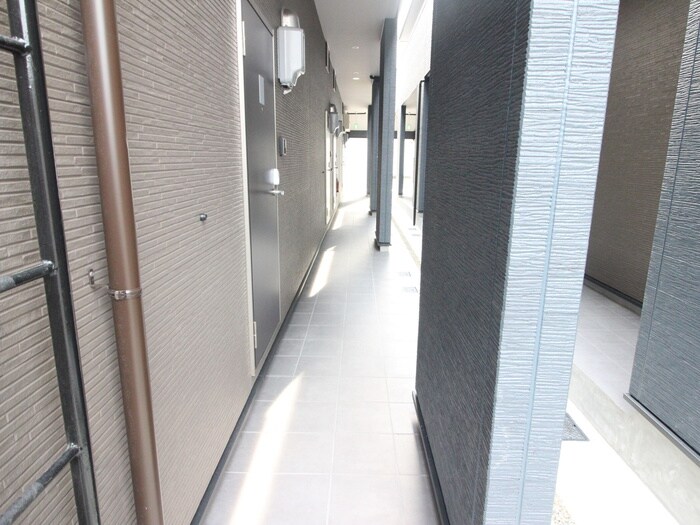 物件外観写真4　(エントランス部分)