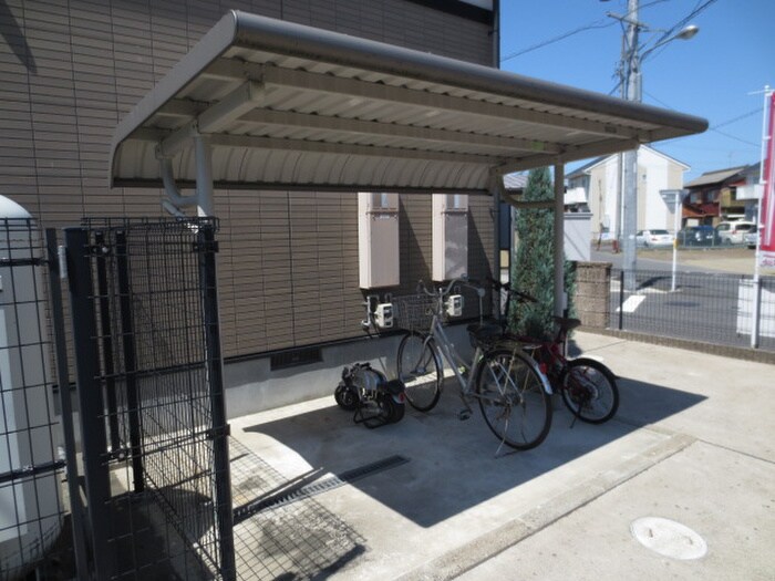 物件外観写真4　(駐輪場)