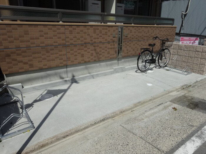 物件外観写真2　(駐輪場)