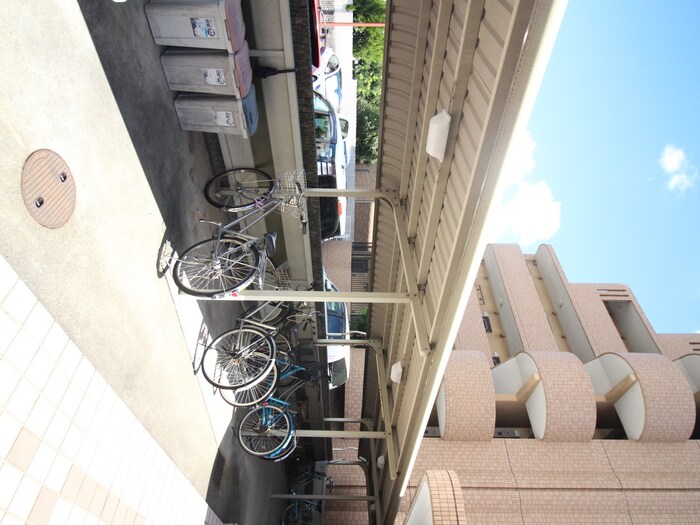 物件外観写真5　(駐輪場)