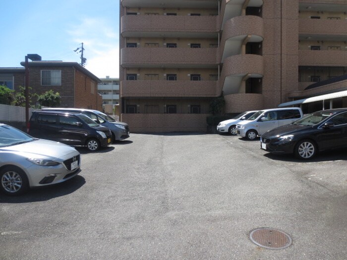 物件外観写真6　(駐車場)