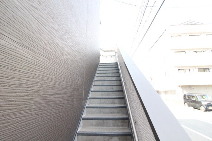 物件外観写真5　(エントランス部分)