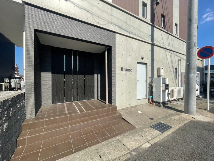 物件外観写真6　(エントランス部分)