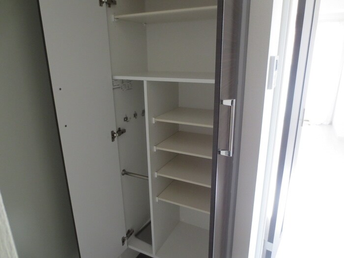 物件内観写真8　(靴箱)