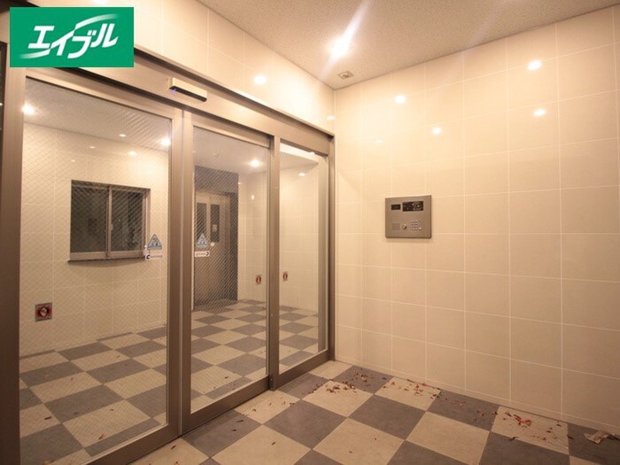 物件外観写真3　(エントランス部分)