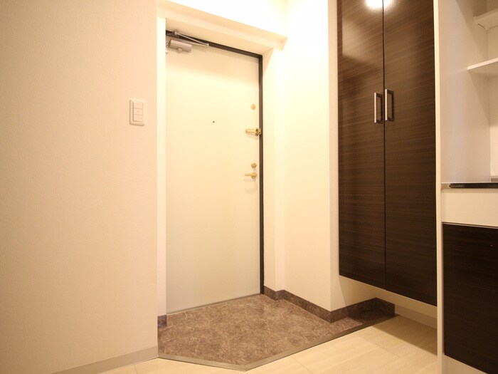 物件内観写真15　(玄関)