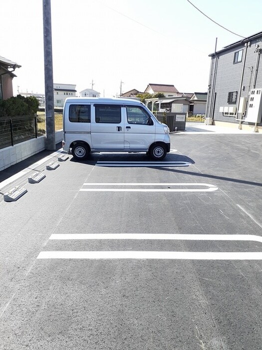 物件外観写真2　(駐車場)