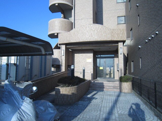 物件外観写真2　(エントランス部分)