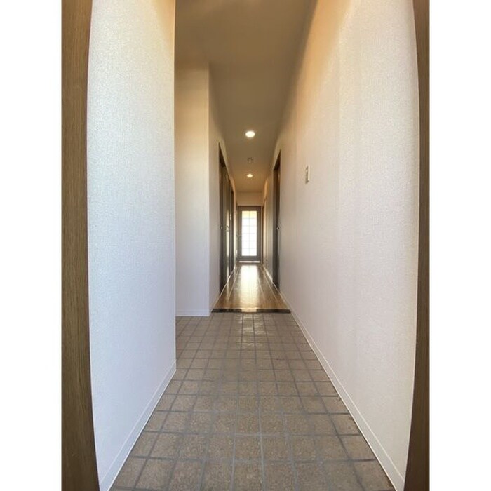 物件内観写真4　(廊下)