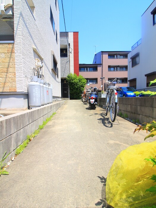 物件外観写真4　(駐輪場)