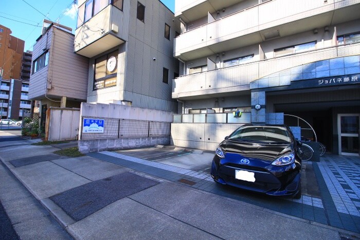 物件外観写真3　(駐車場)