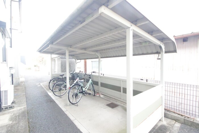 物件外観写真2　(駐輪場)