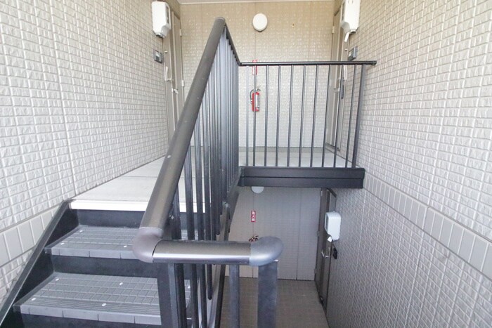 物件外観写真4　(エントランス部分)