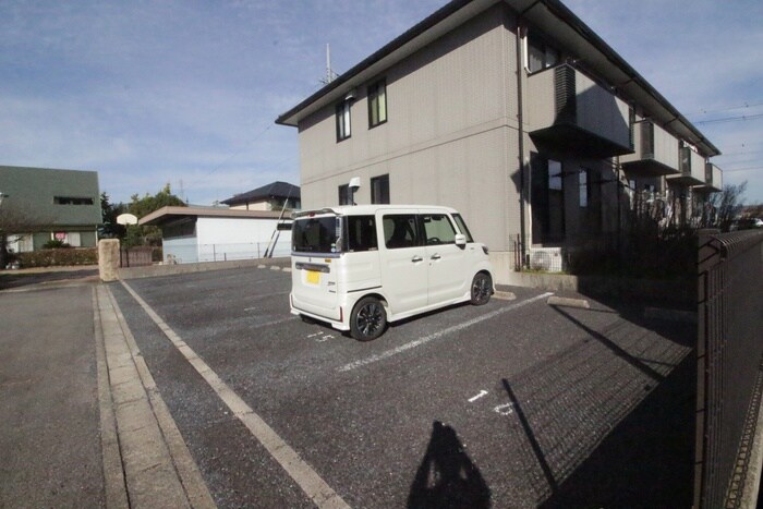 物件外観写真6　(駐車場)