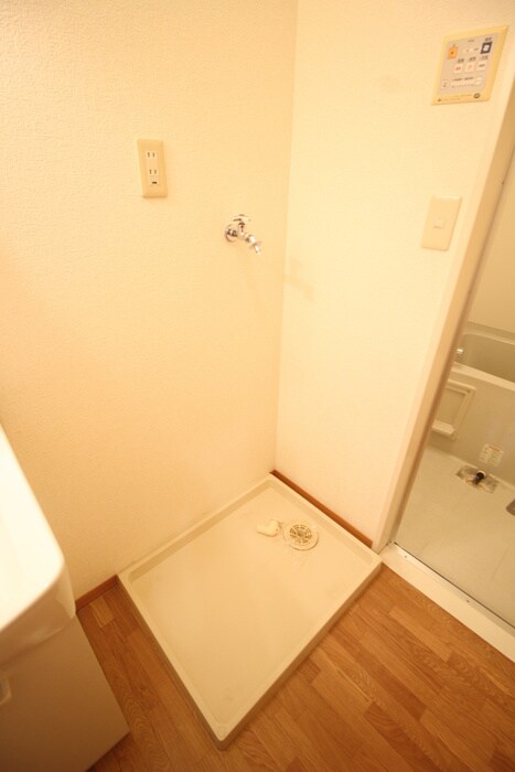 物件内観写真16　(洗濯機置場)