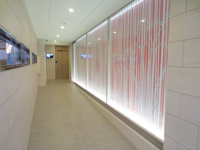 物件外観写真6　(エントランス部分)