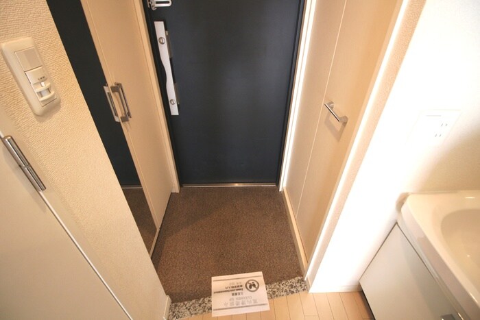 物件内観写真17　(玄関)