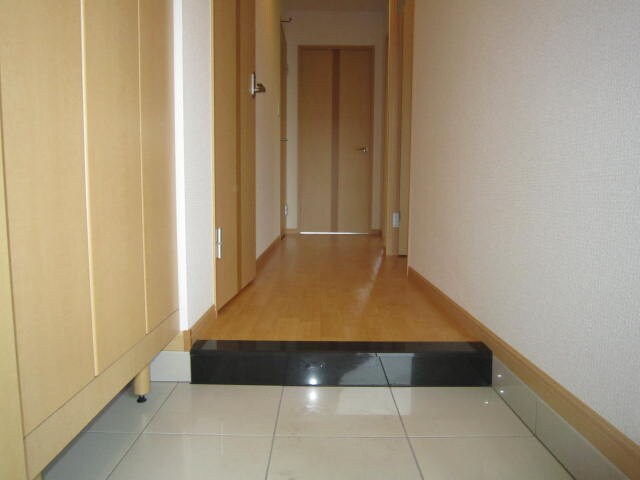 物件内観写真7　(玄関)