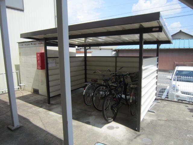 物件外観写真3　(駐輪場)