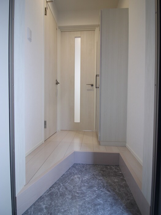 物件内観写真10　(玄関)