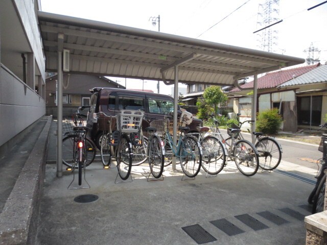 物件外観写真3　(駐輪場)