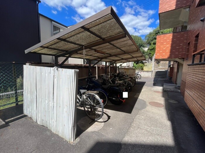 物件外観写真3　(駐輪場)